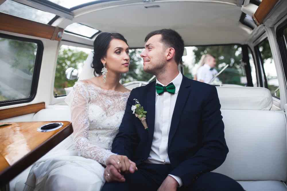 Navigating Elegance: Tips for Selecting Your Wedding Conveyance